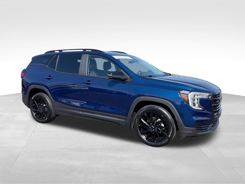 Used 2023 GMC Terrain SLE w/ Driver Convenience Package FWD image 2