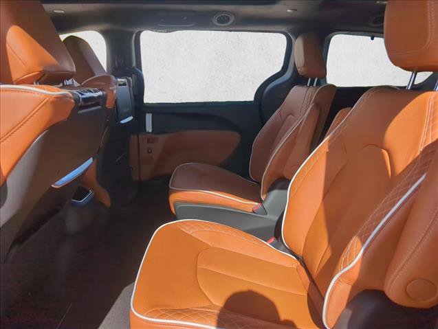 New 2026 Chrysler Pacifica Pinnacle image 14