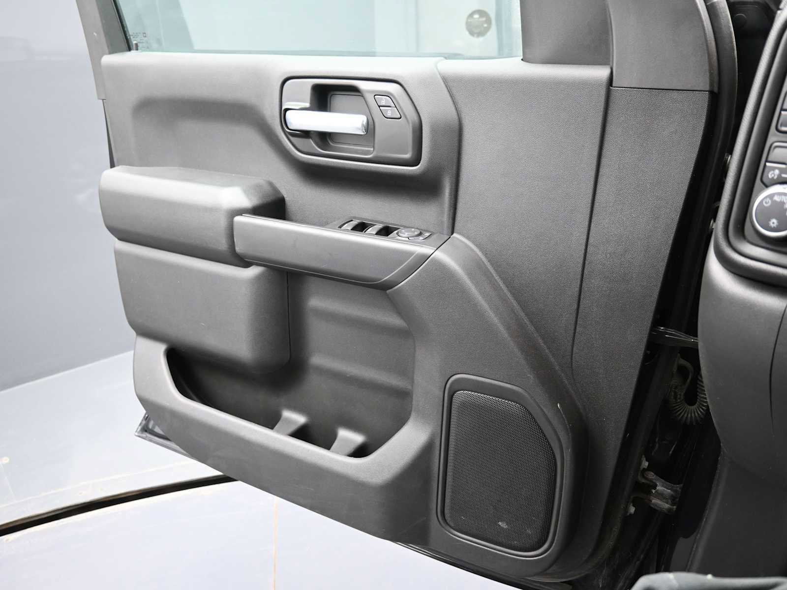 Used 2019 Chevrolet Silverado 1500 Custom w/ Custom Convenience Package AWD/4WD image 11