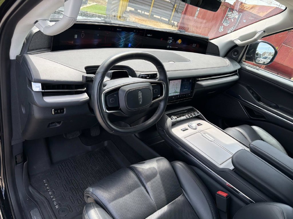 Certified 2025 Lincoln Navigator L Reserve AWD/4WD image 19
