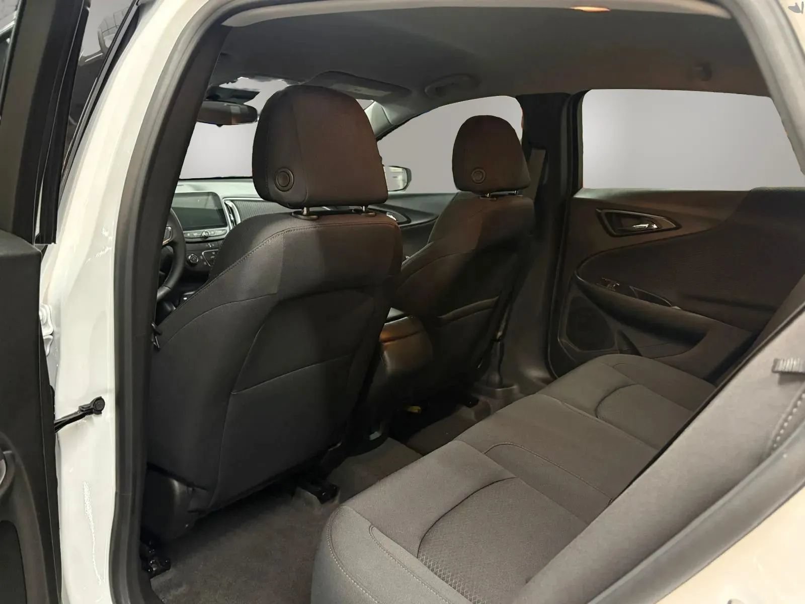 Used 2023 Chevrolet Malibu RS FWD image 23