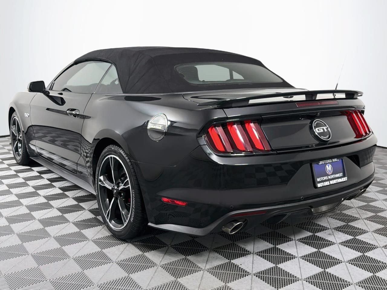 Used 2017 Ford Mustang GT Premium w/ Equipment Group 401A RWD image 22