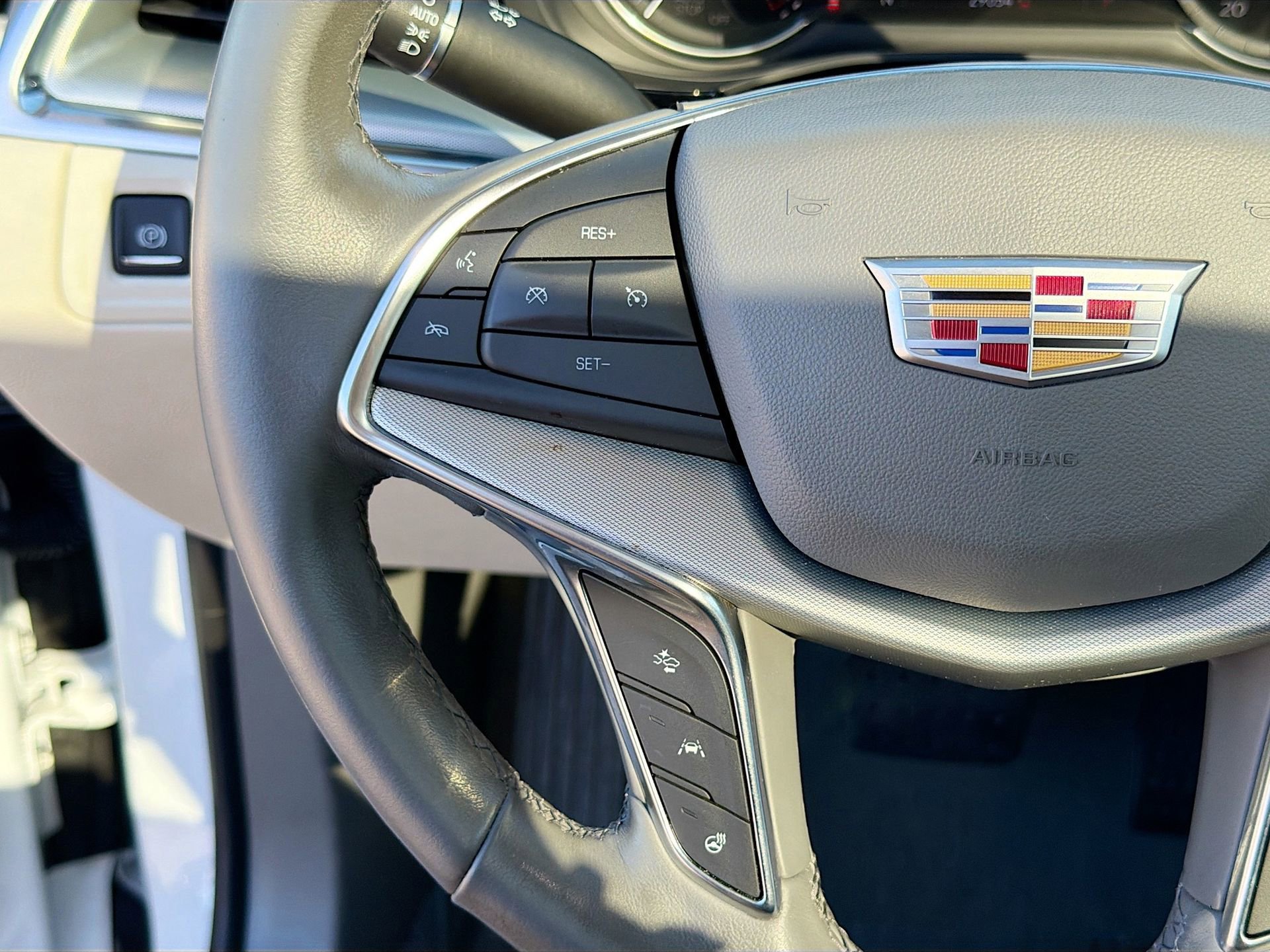 Used 2021 Cadillac XT5 Premium Luxury image 37