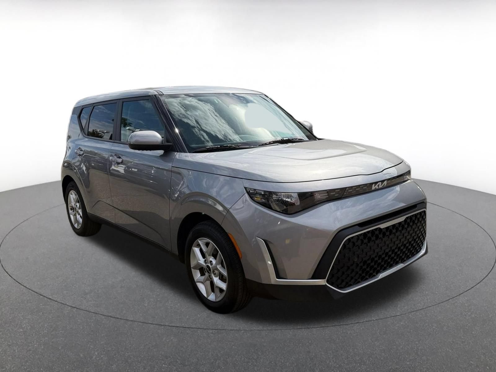 Used 2025 Kia Soul LX w/ LX Technology Package FWD image 14