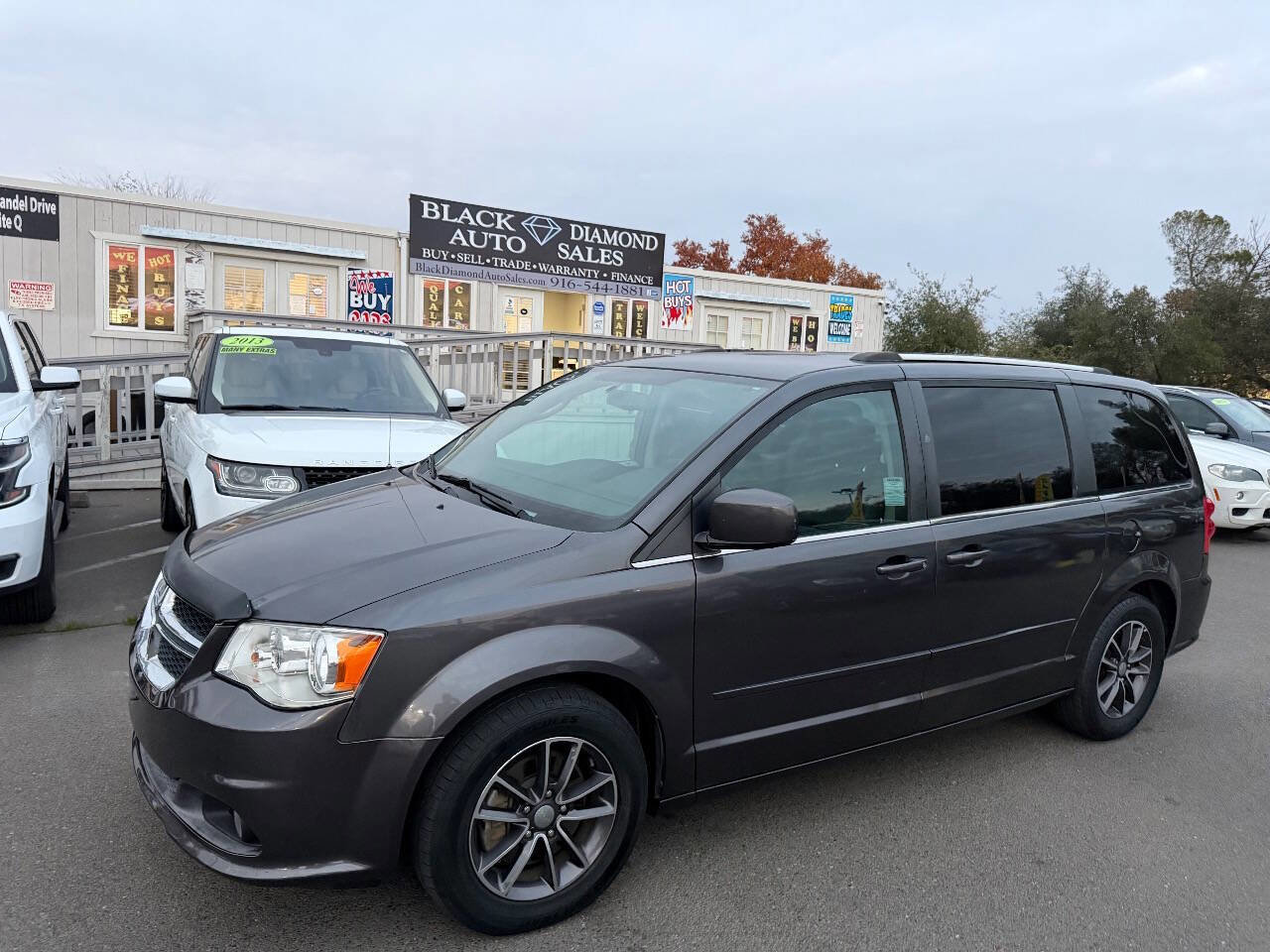 Used 2017 Dodge Grand Caravan SXT image 4