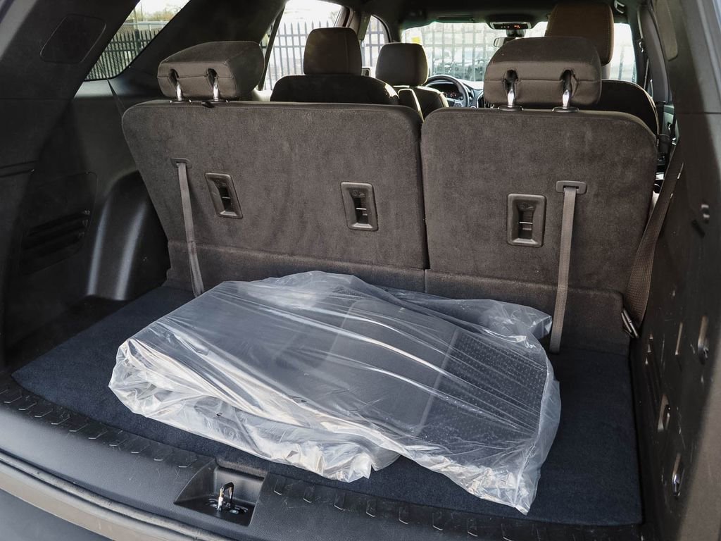 Used 2023 Chevrolet Traverse LT image 9
