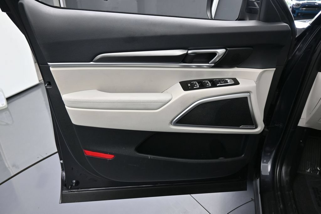 Used 2025 Kia Telluride S FWD image 13