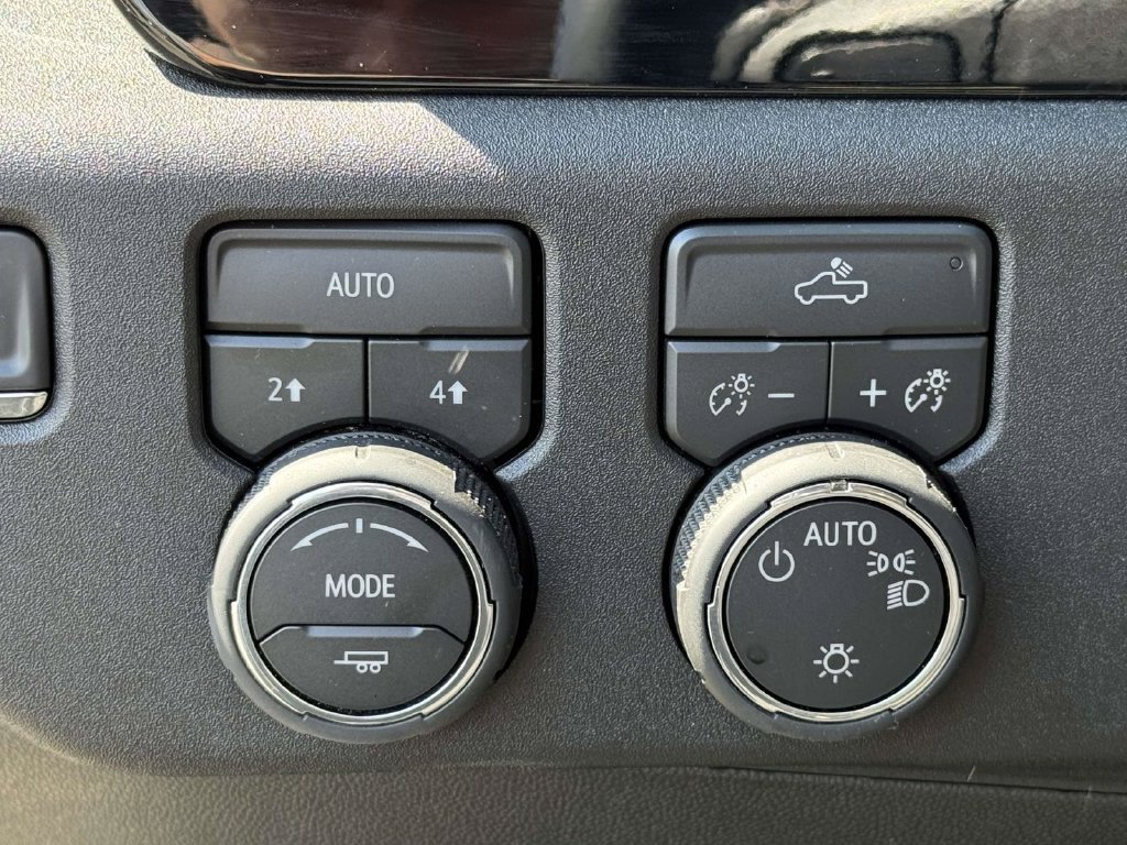 Used 2026 Chevrolet Silverado 1500 LT AWD/4WD image 16