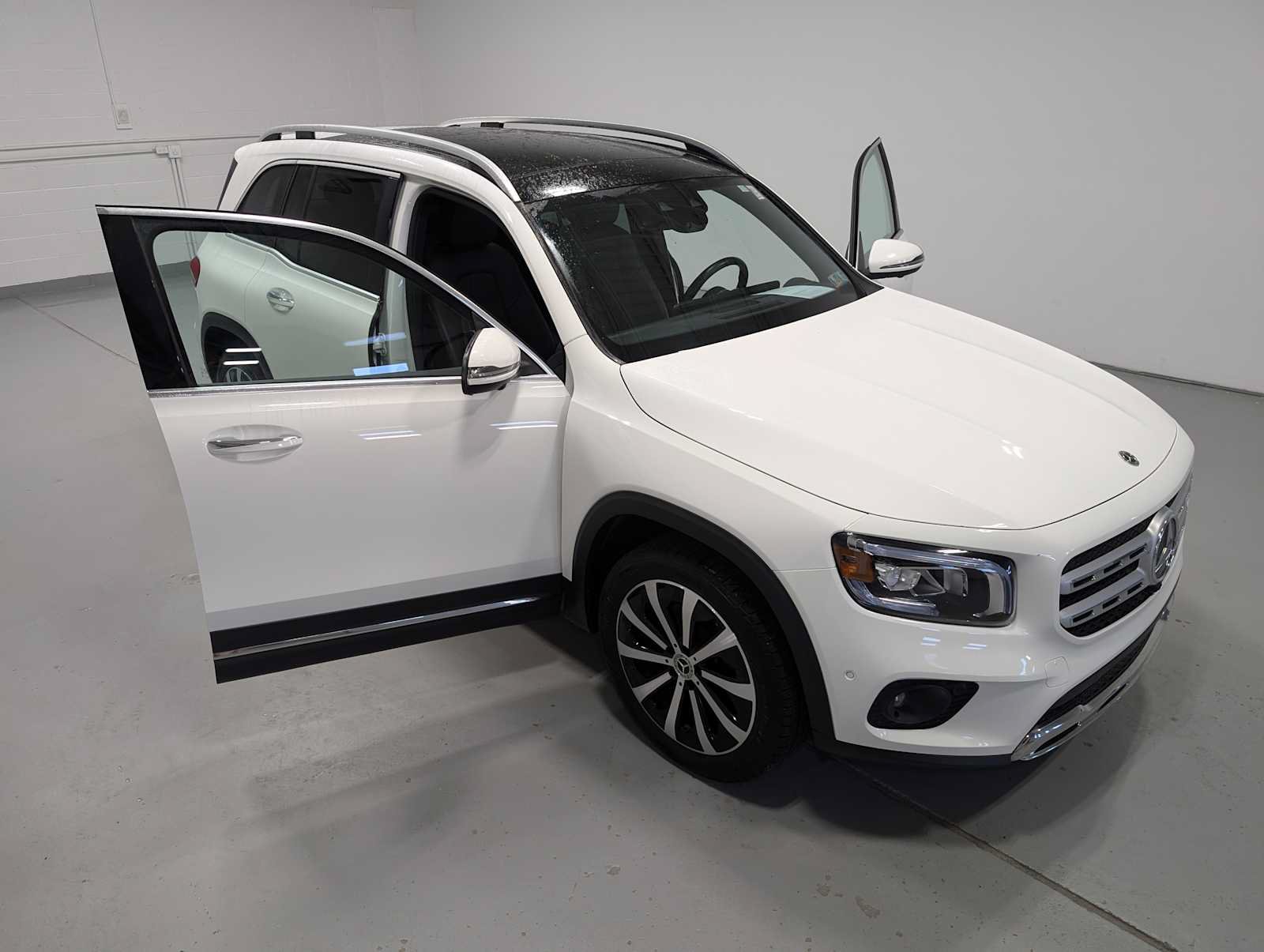 Used 2022 Mercedes-Benz GLB 250 4MATIC image 16