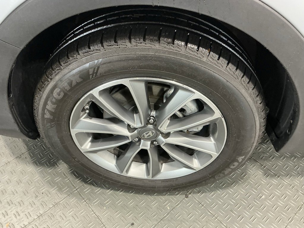 Used 2019 Hyundai Santa Fe XL SE image 36