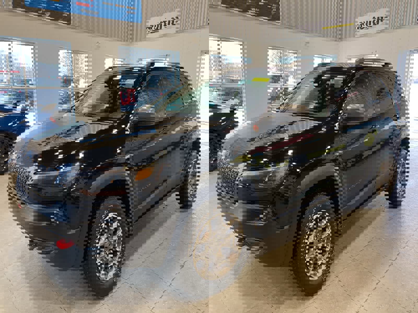 Used 2020 Jeep Cherokee Trailhawk w/ Cold Weather Group video 1