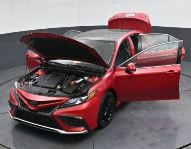 Used 2021 Toyota Camry XSE image 12