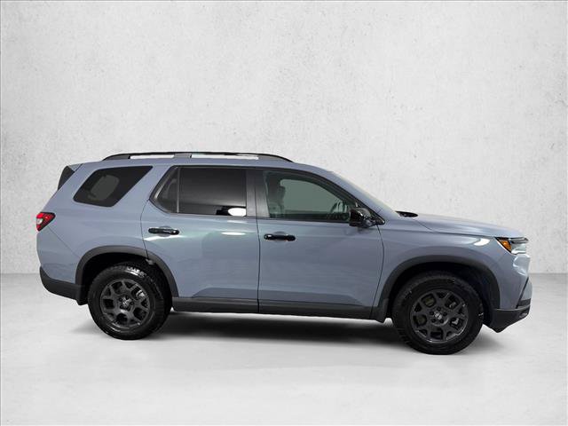 Used 2025 Honda Pilot TrailSport image 3