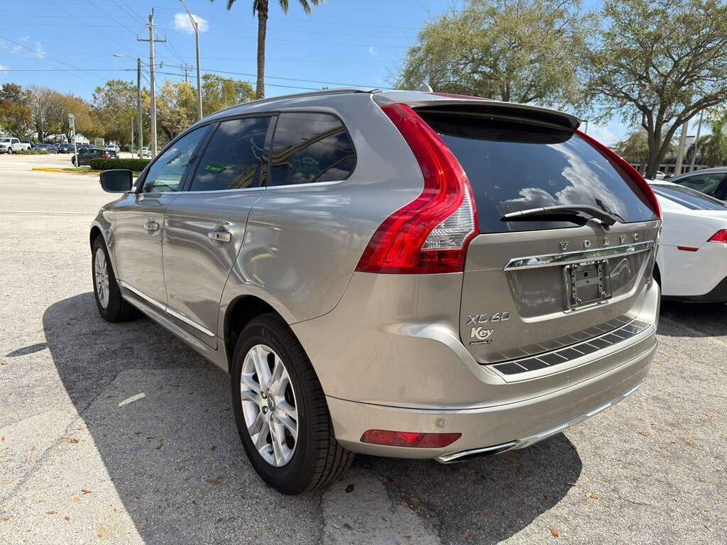 Used 2015 Volvo XC60 T5 Platinum image 3