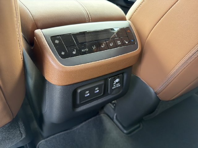 New 2026 Nissan Pathfinder Platinum w/ Lighting Package AWD/4WD image 26