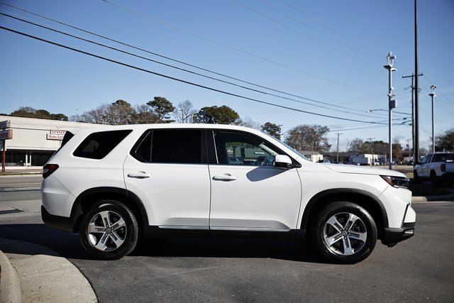 Used 2025 Honda Pilot EX-L image 9