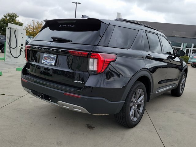 Used 2025 Ford Explorer Active w/ Active Comfort Package image 3