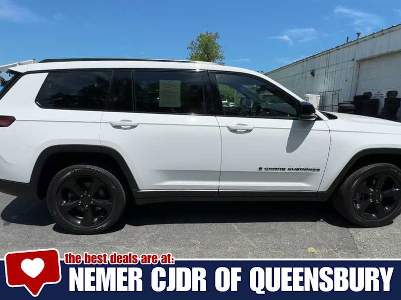 Used 2023 Jeep Grand Cherokee L Laredo AWD/4WD image 9
