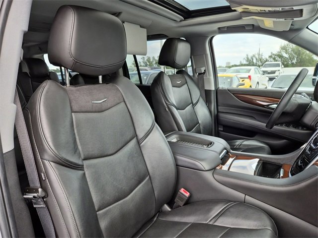 Used 2020 Cadillac Escalade ESV Premium Luxury image 21