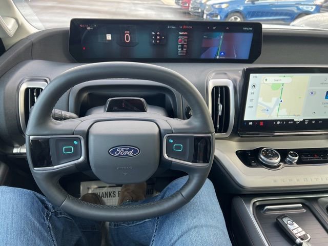 Used 2025 Ford Expedition Active image 18