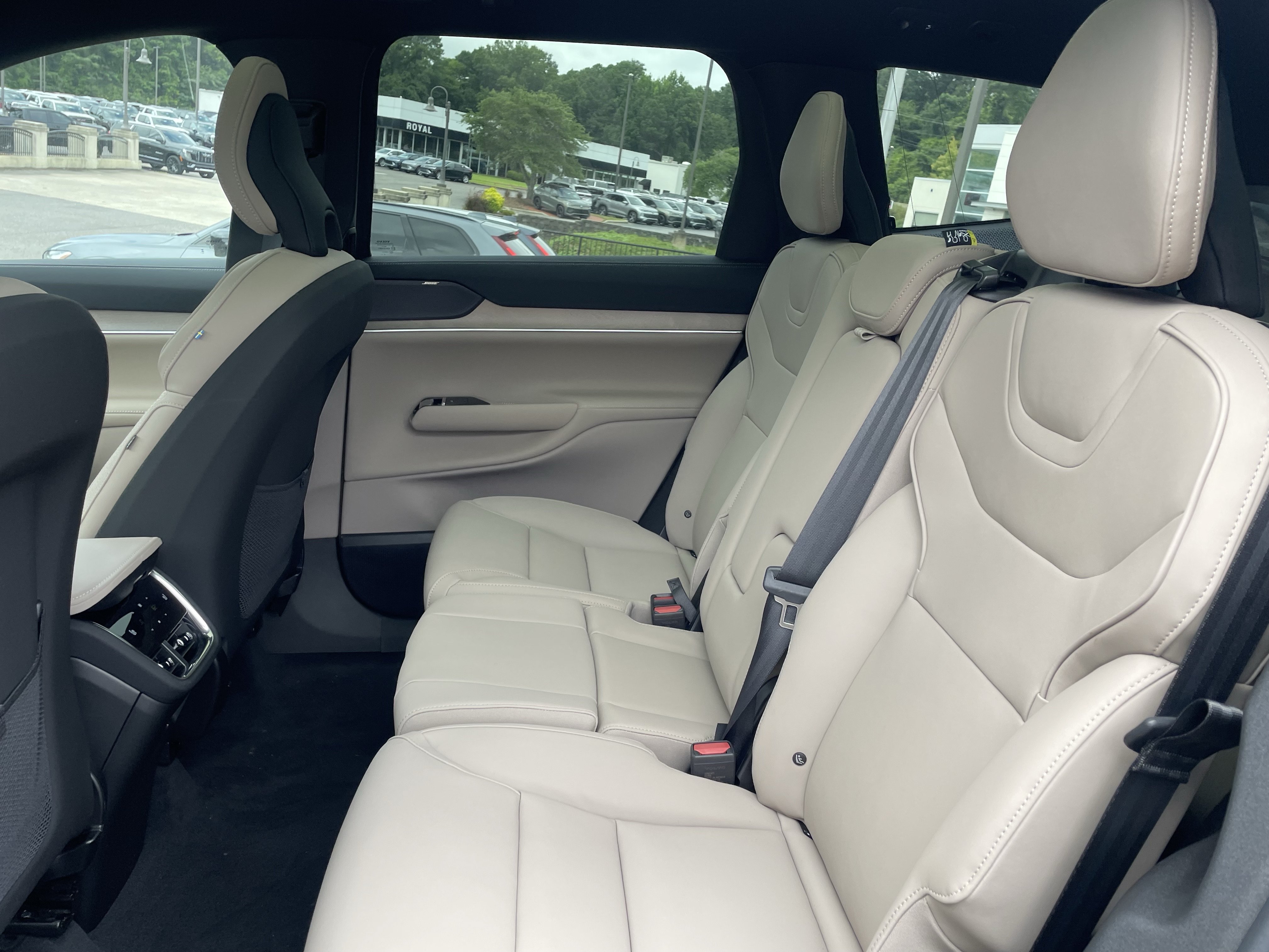 New 2026 Volvo EX90 Plus RWD image 5