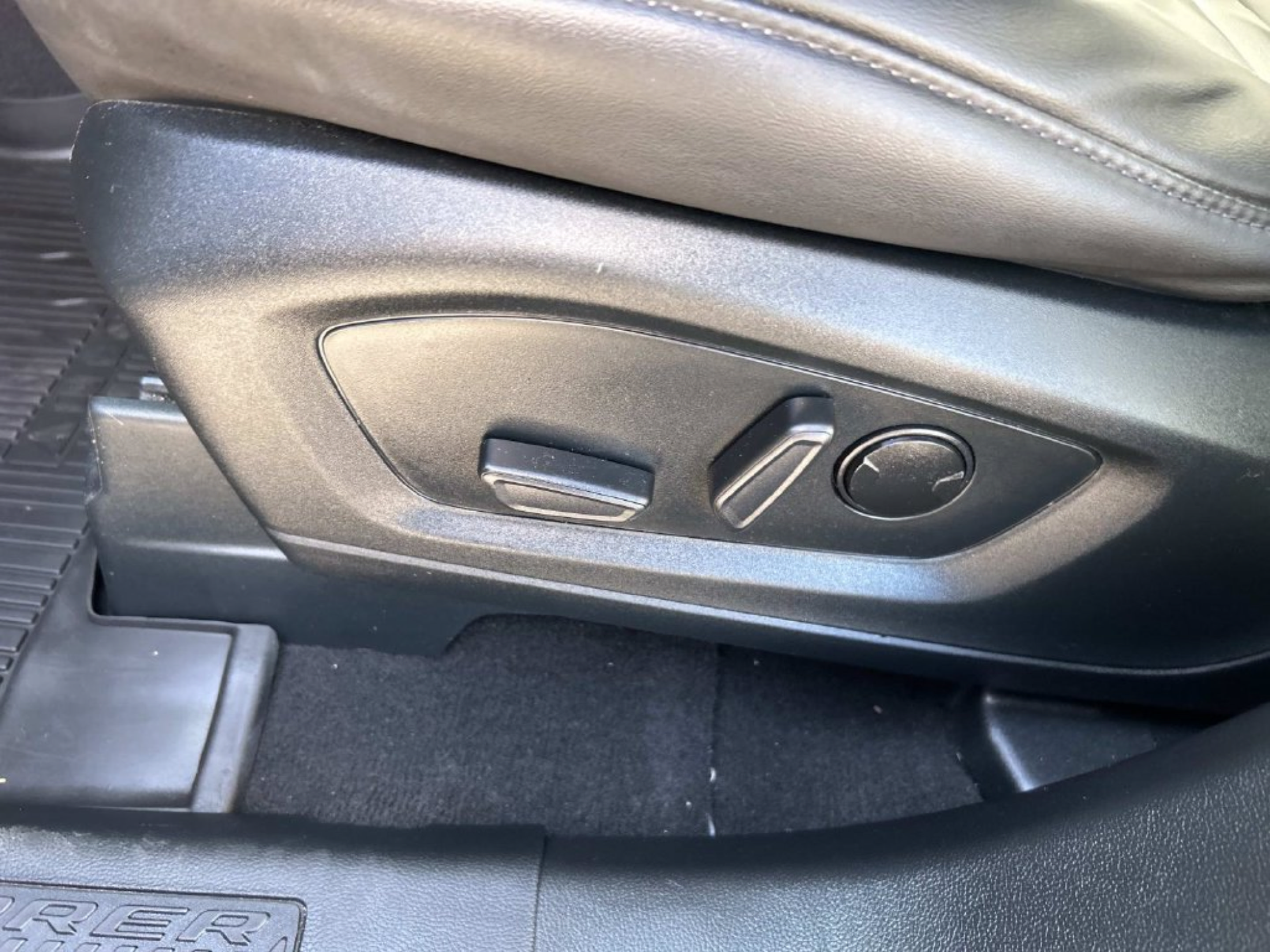 Used 2023 Ford Explorer XLT w/ Equipment Group 202A RWD image 24