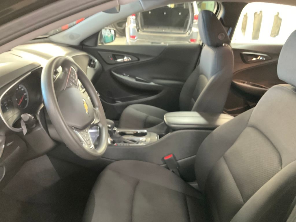 Used 2025 Chevrolet Malibu LT FWD image 14