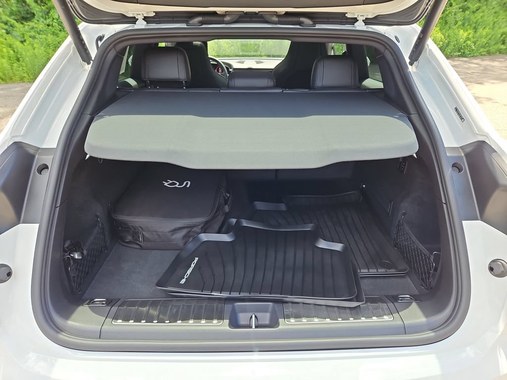 Certified 2025 Porsche Macan 4 Electric AWD/4WD image 42