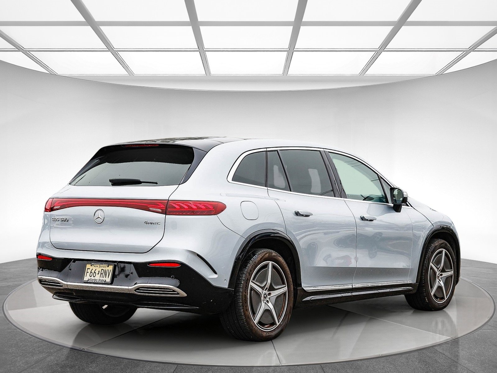 Used 2023 Mercedes-Benz EQS 580 4MATIC SUV image 3