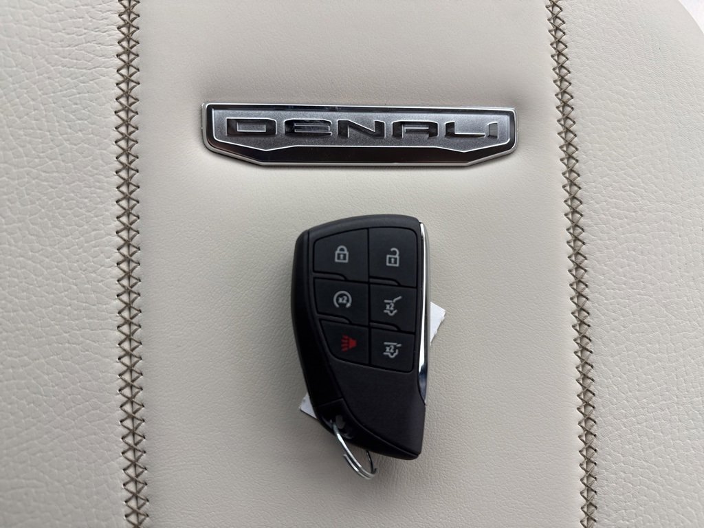 New 2026 GMC Yukon Denali image 39