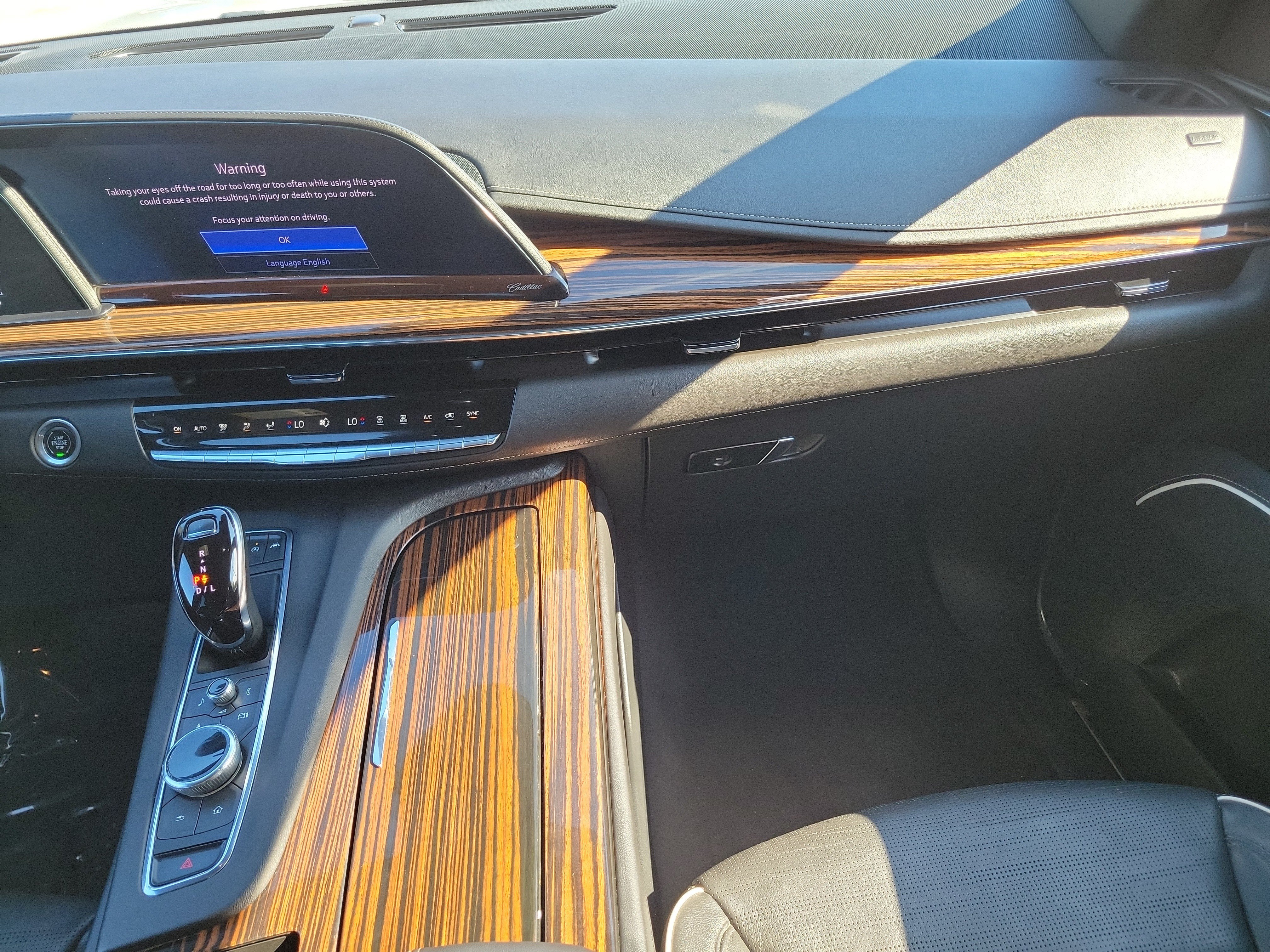 Used 2023 Cadillac Escalade ESV Premium Luxury w/ Performance Package AWD/4WD image 18