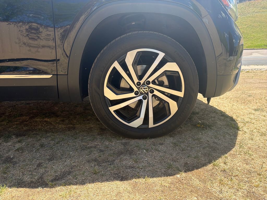 Used 2022 Volkswagen Atlas Cross Sport SEL image 34