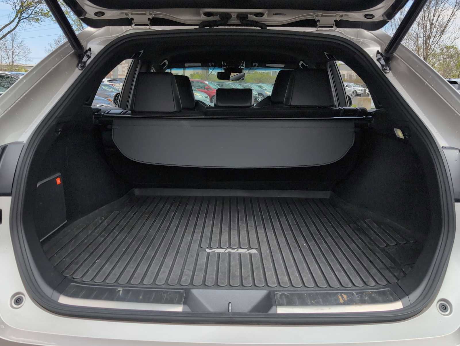 Used 2021 Toyota Venza Limited image 34