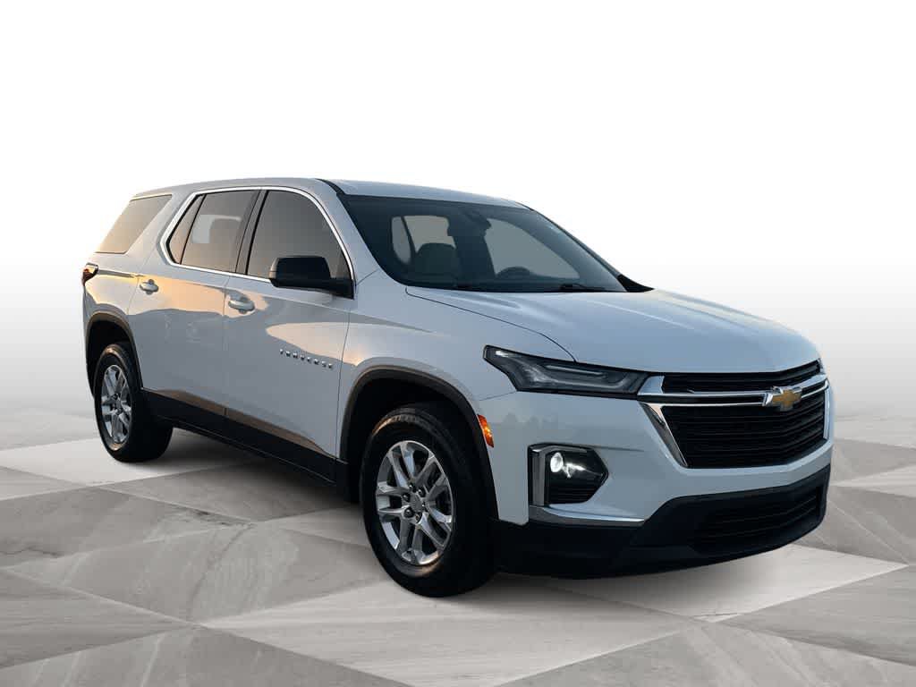 Used 2023 Chevrolet Traverse LS FWD image 2