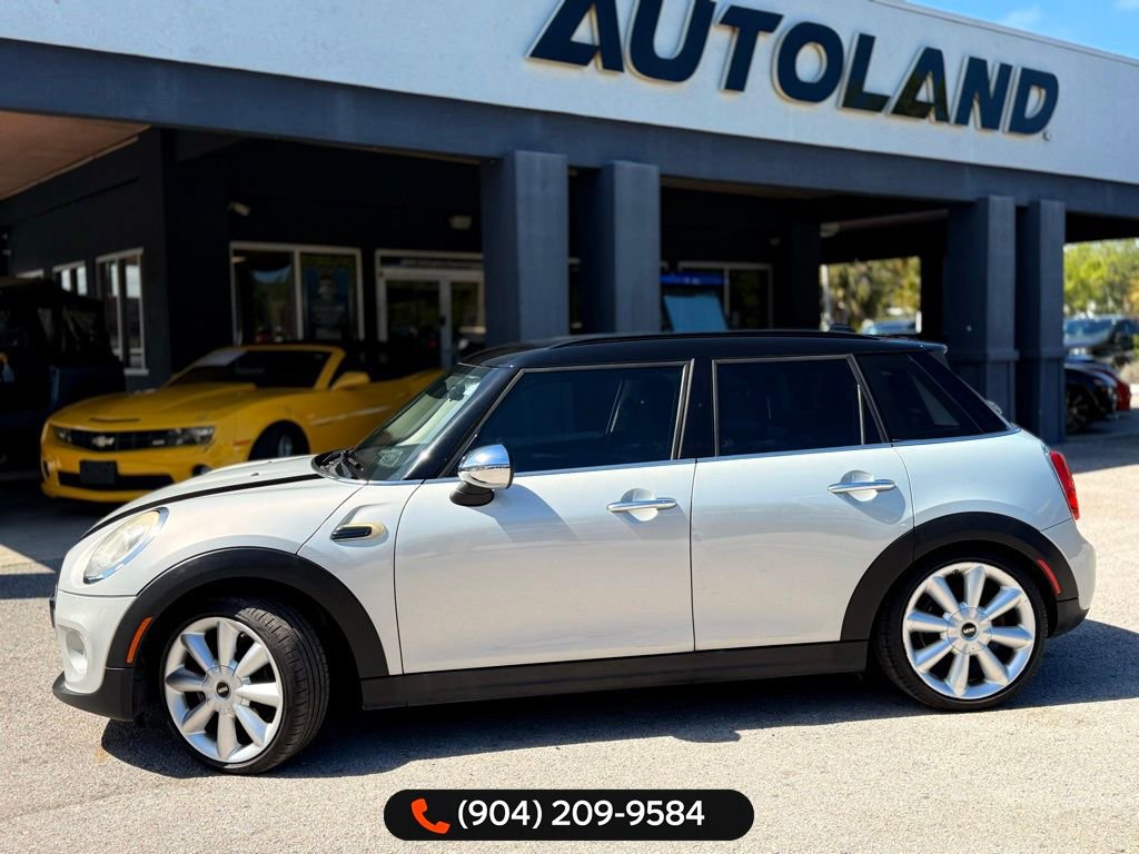 Used 2015 MINI Cooper 4-Door Hardtop image 4