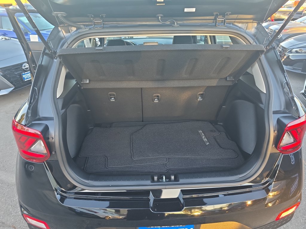 Used 2025 Hyundai Venue SEL FWD image 20