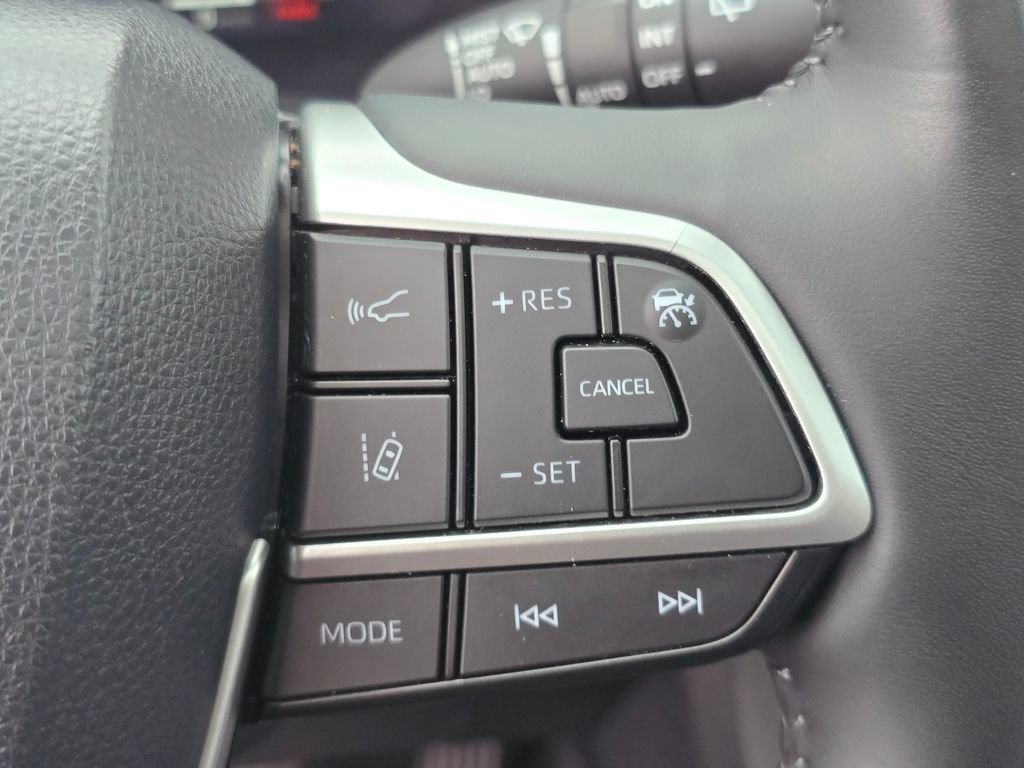 Used 2023 Toyota Highlander Platinum AWD/4WD image 25