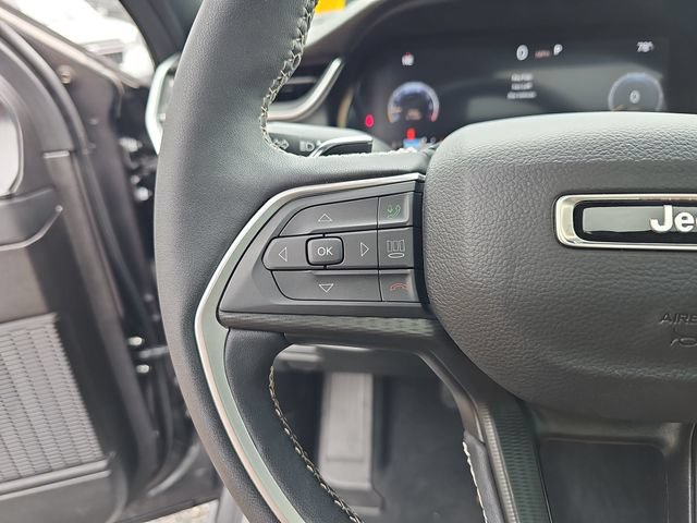 Used 2025 Jeep Grand Cherokee L Laredo w/ Luxury Tech Group I RWD image 19