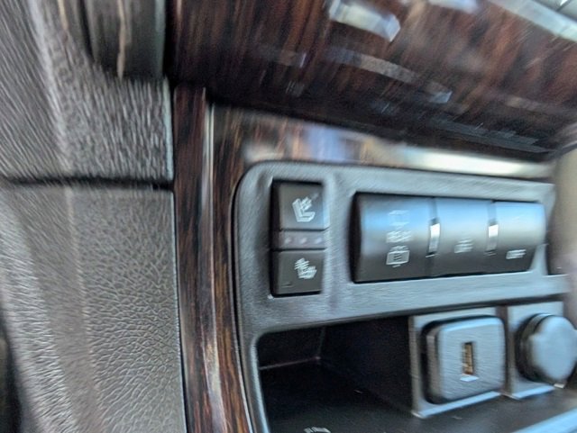 Used 2015 Chevrolet Traverse LTZ image 4