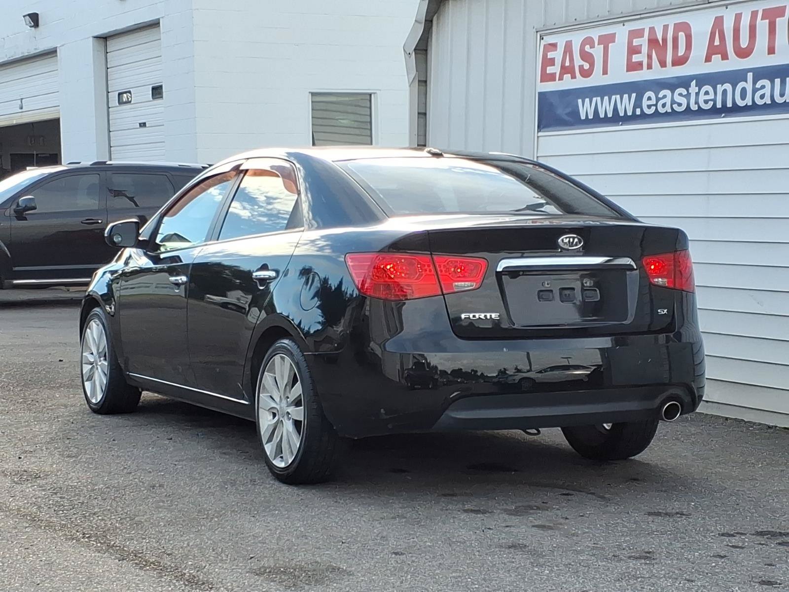 Used 2011 Kia Forte SX w/ Tech Pkg FWD image 3