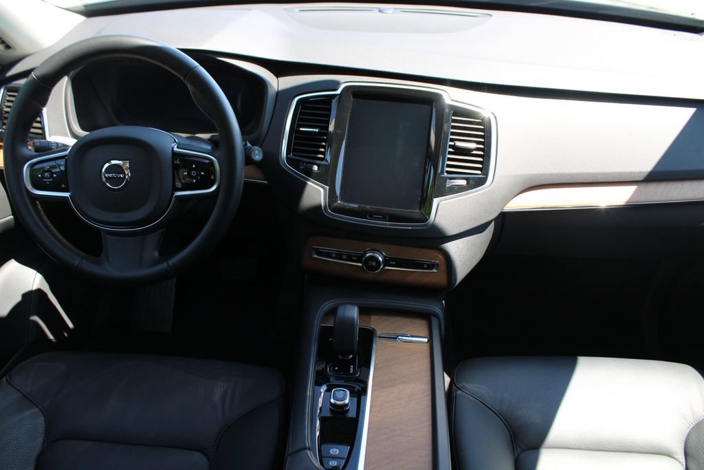 Used 2025 Volvo XC90 B6 Plus AWD/4WD image 17