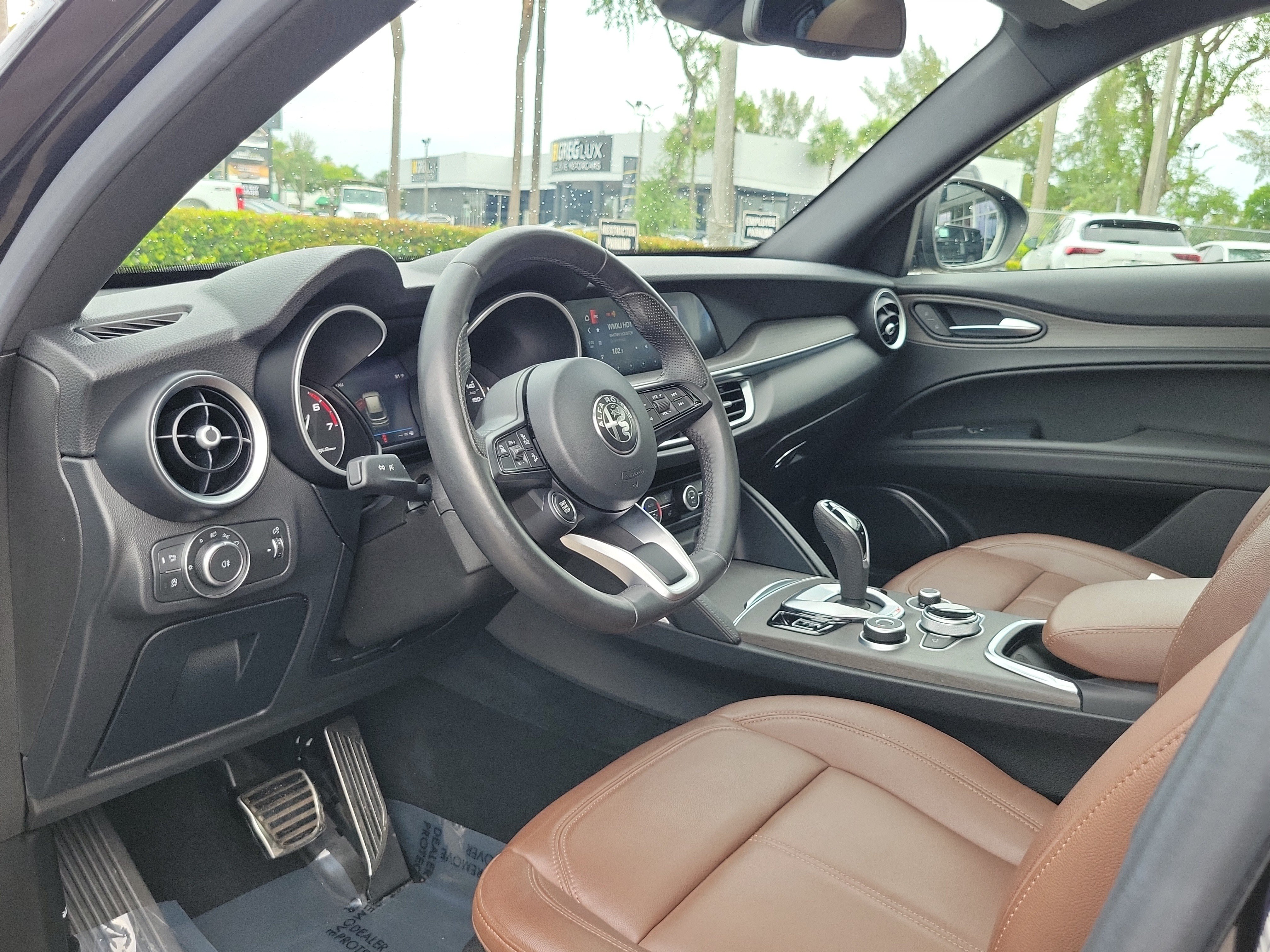 Used 2022 Alfa Romeo Stelvio Ti AWD/4WD image 9