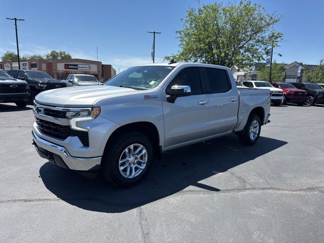 Used 2022 Chevrolet Silverado 1500 LT AWD/4WD image 3