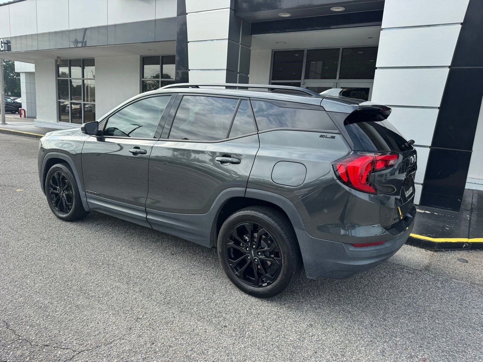 Used 2020 GMC Terrain SLE w/ Driver Convenience Package FWD image 5