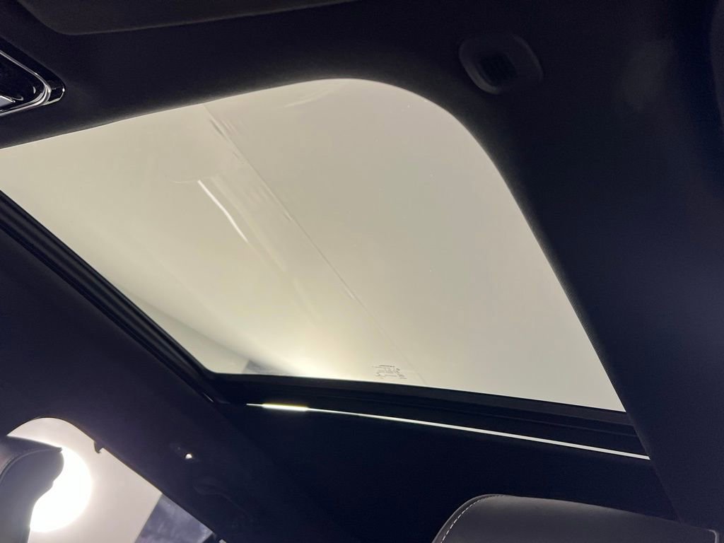 Used 2023 Jeep Grand Cherokee Overland w/ Luxury Tech Group IV image 23