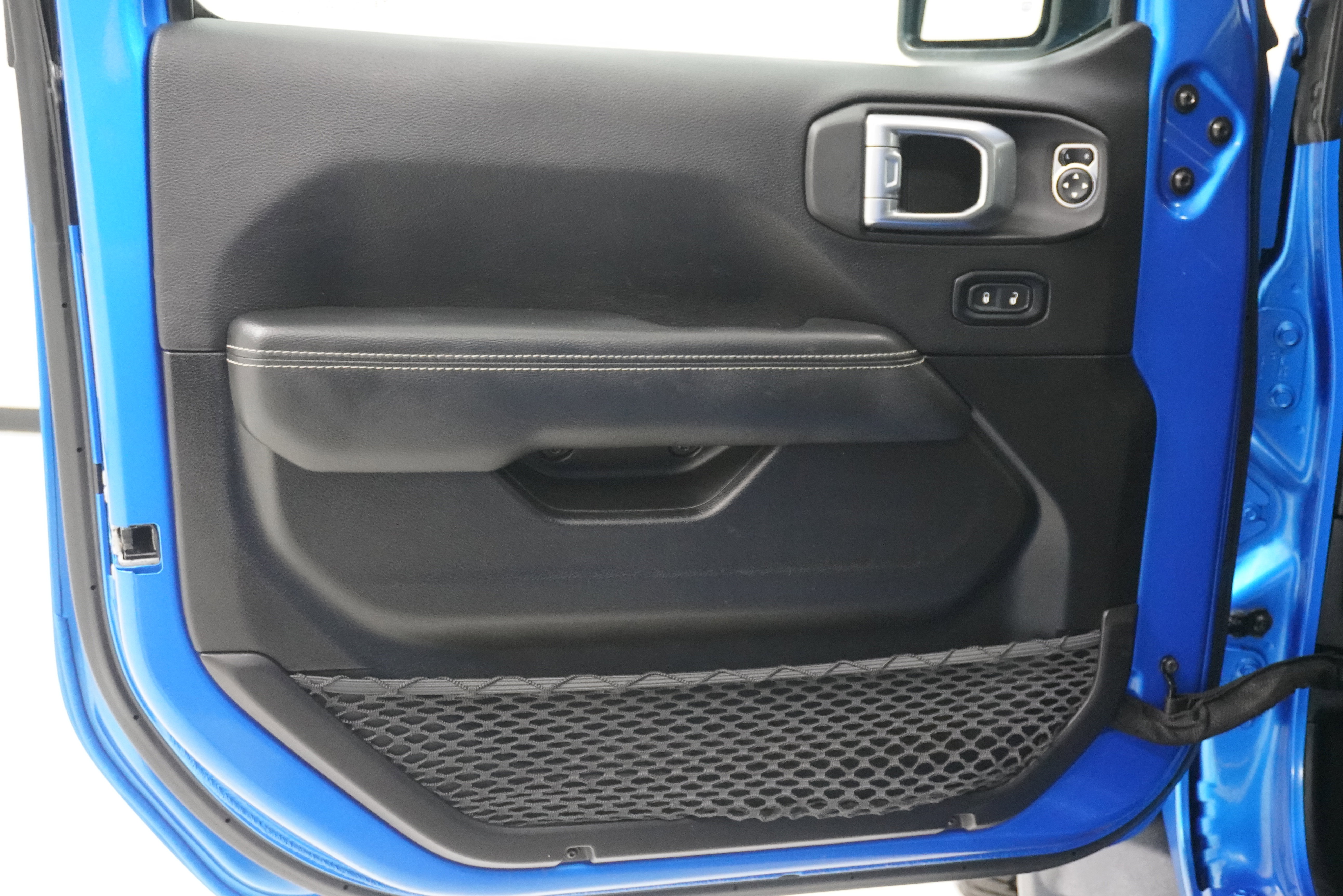 Used 2022 Jeep Wrangler Unlimited Sahara w/ Cold Weather Group image 16