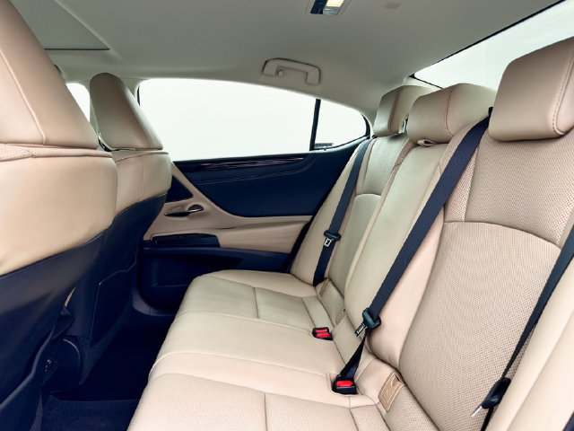 Used 2021 Lexus ES 300h w/ Premium Package FWD image 27