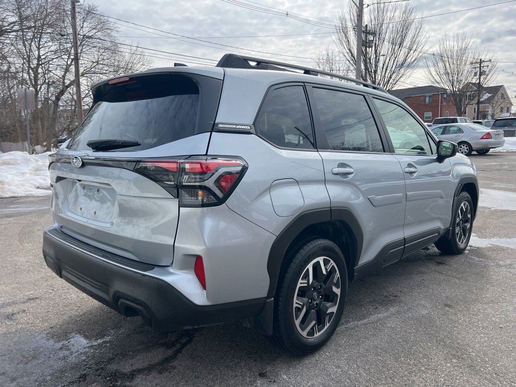 Used 2025 Subaru Forester Premium image 5
