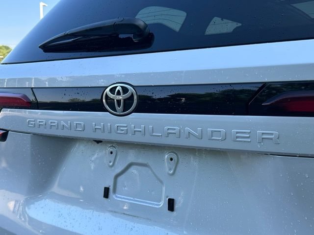 Certified 2025 Toyota Grand Highlander AWD image 14