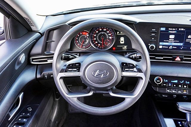 Used 2021 Hyundai Elantra SEL image 18